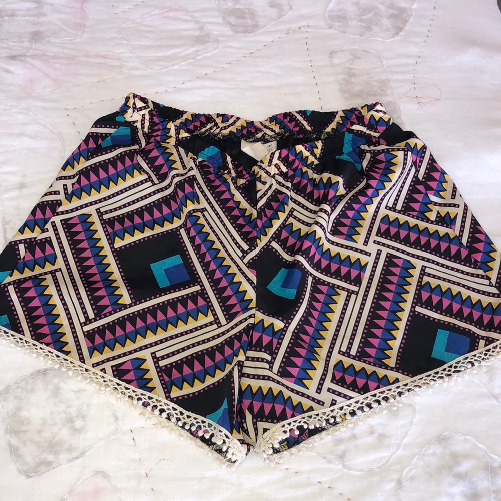 Francesca’s Aztec Pattern Shorts - Picture 2 of 3